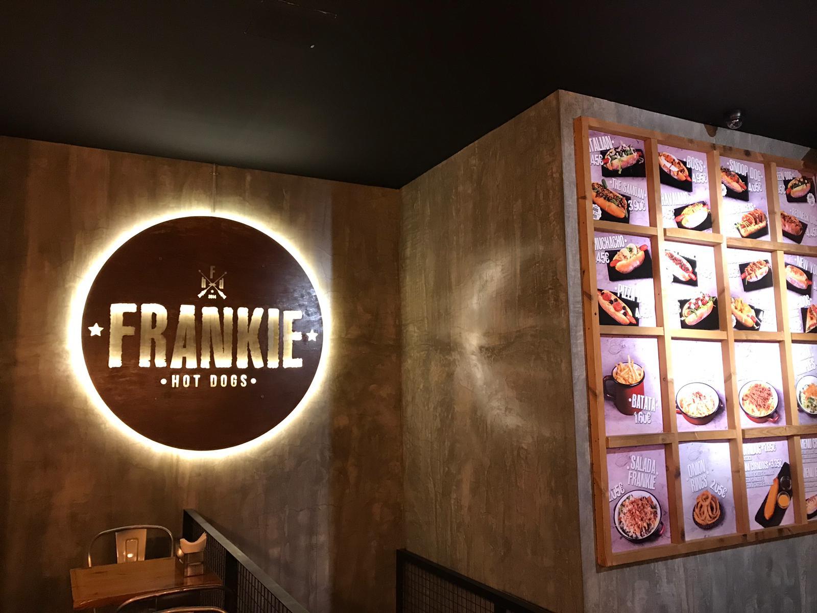 Restaurante Frankie Hot Dogs » Jéssica Lopes